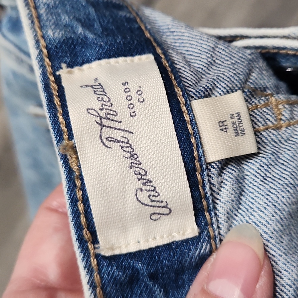 Euc Universal Threads White Patch Threaded Lightw… - image 7